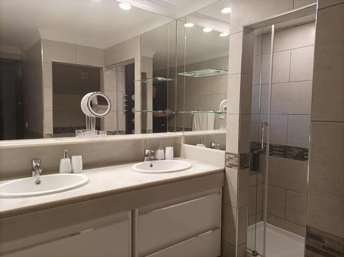 Apartamento Large 2 Bed Apt Puerto Banus Marina Private Parking Marbella Exterior foto
